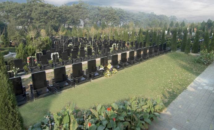 西安三兆村旁邊的墓地,安居一方