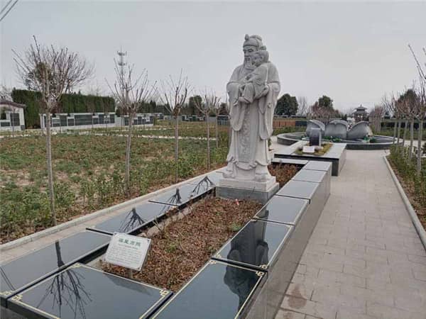 西安漢皇墓園的總占地面積以及建筑風(fēng)格是怎樣的？