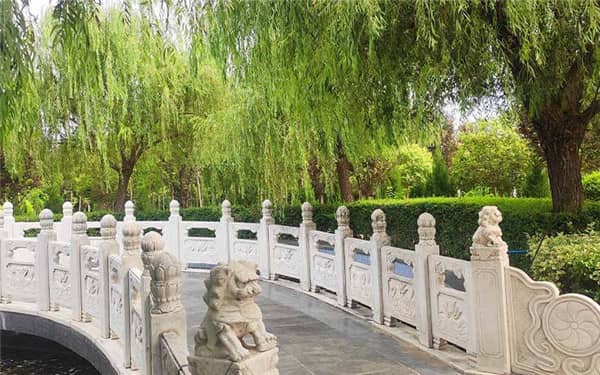閻良區漢皇樹葬墓園的環境和設施如何?