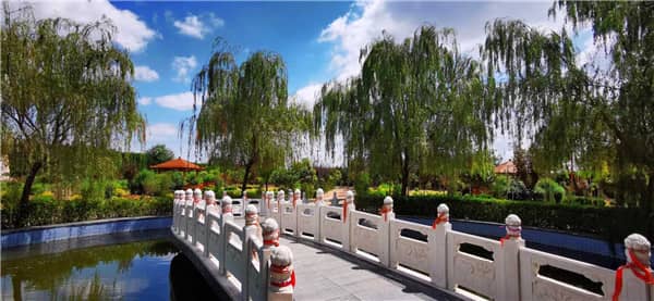 閻良漢皇樹(shù)葬骨灰公墓在園區(qū)設(shè)計(jì)上有哪些特色,如何體現(xiàn)其文化底蘊(yùn)?