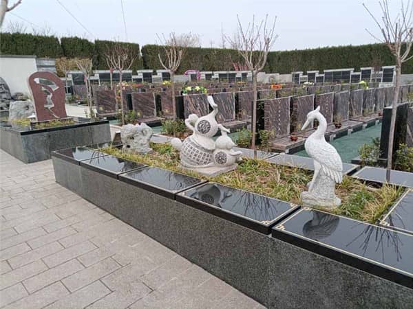 閻良漢皇樹葬墓園的地理位置對其業務和發展有何影響?