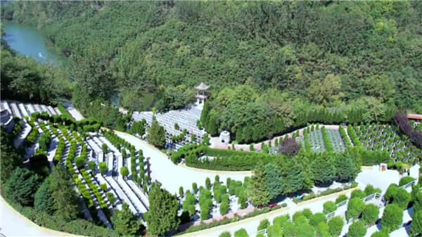 在壽陽山墓園辦理安葬禮儀服務時，家屬需要準備哪些材料，并遵循哪些流程？