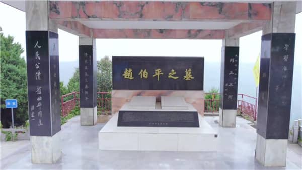 如果我想乘坐直達的公交車到達西安壽陽山墓園,應(yīng)該在哪里乘坐?
