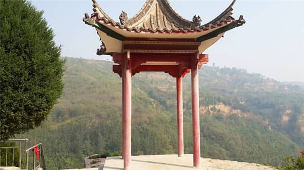 西安青山綠水壽陽山墓園總規模千余畝,設計安葬骨灰三十萬俱