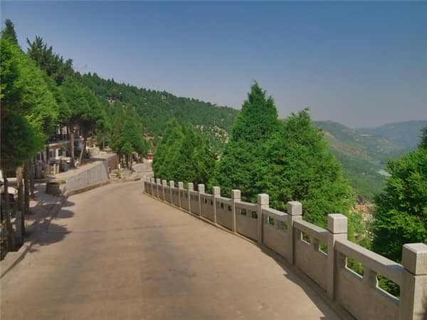 西安壽陽山墓園公墓在環(huán)境方面有哪些優(yōu)勢?