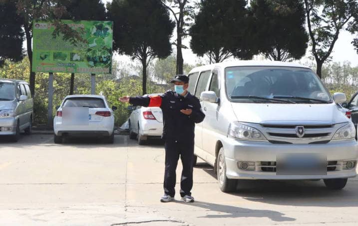 西安市民在選擇公墓時,應如何權衡壽陽山墓園和高橋墓園的優(yōu)缺點?