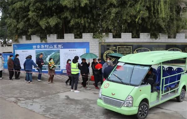 西安壽陽山墓園在花壇葬位的設(shè)計上有哪些考量，以確保其美觀與功能的兼具？