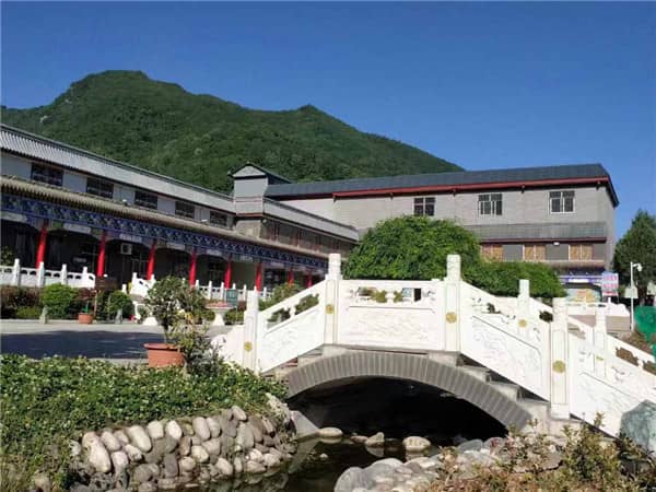 九龍山公墓(西安市鄠邑區石井街道譚峪口村南)
