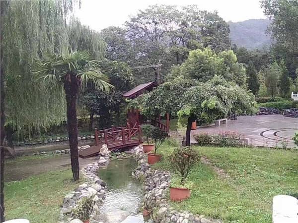 西安九龍山公墓除了熱銷的立碑墓地外,還有哪些其他類型的墓地可供選擇?