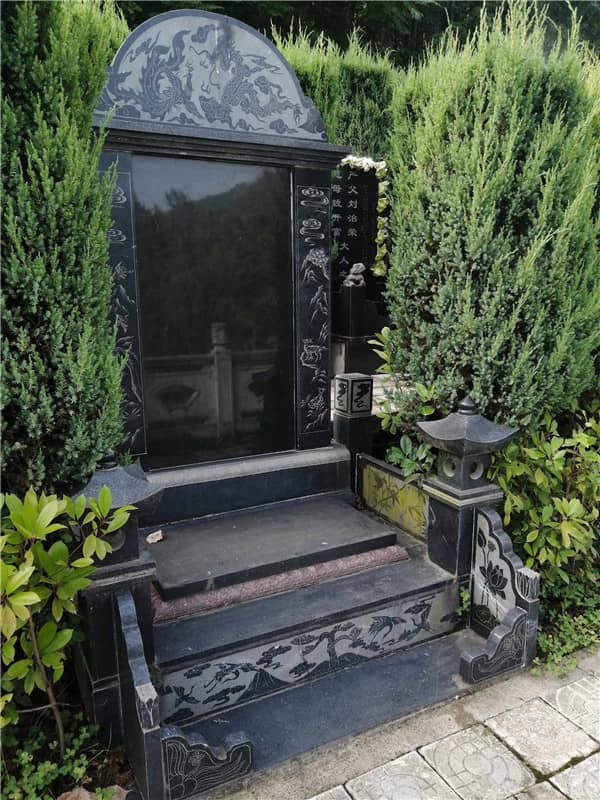 西安九龍山公墓與霸陵墓園環(huán)境對(duì)比:哪處是理想安息之地?