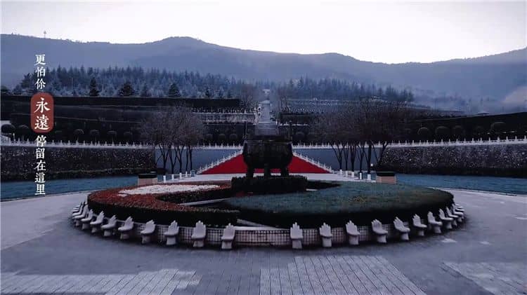 西安霸陵墓園園區(qū)距市區(qū)僅十余公里,232路公交車可直達(dá)
