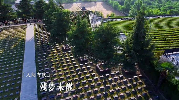 在西安霸陵墓園新區(qū)的功勛園，游客可以體驗(yàn)到哪些獨(dú)特的紀(jì)念活動或儀式？