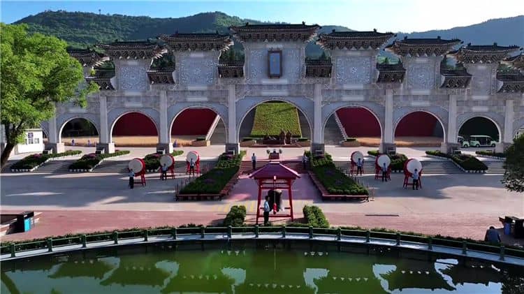 西安霸陵墓園新區位于哪個區域和具體地址是什么？